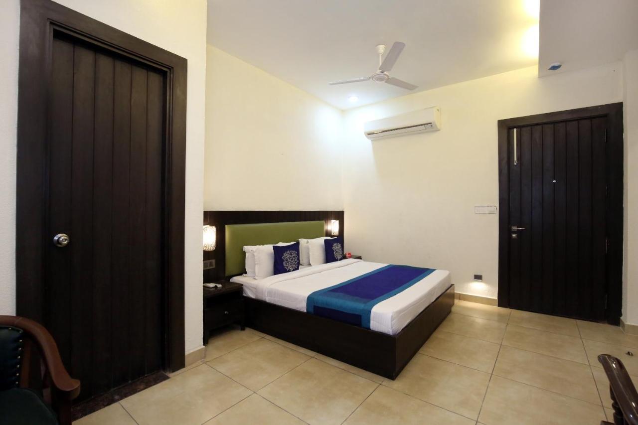 Oyo 9982 Shahz Lounge Hotel Abadpura Exterior photo