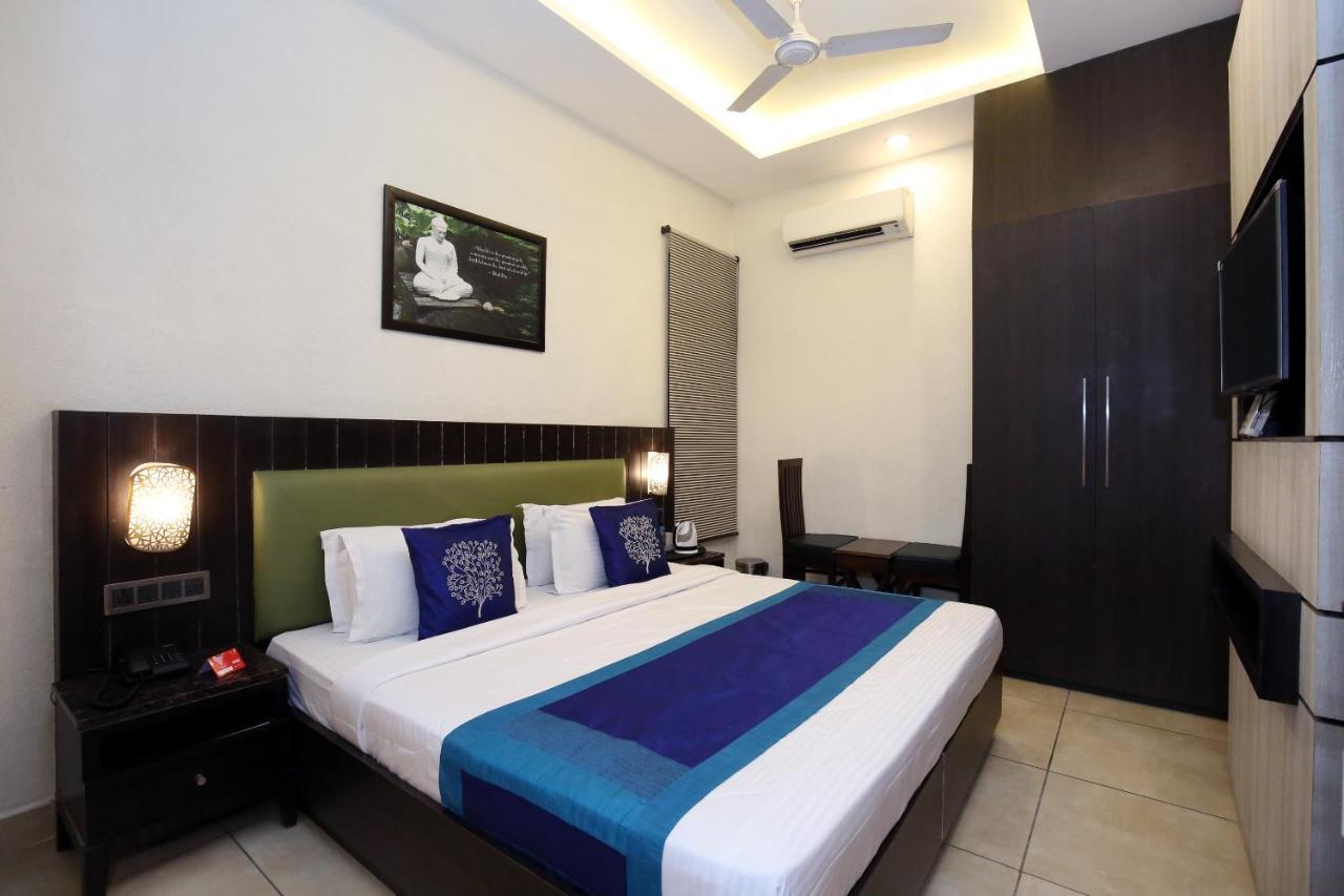 Oyo 9982 Shahz Lounge Hotel Abadpura Exterior photo